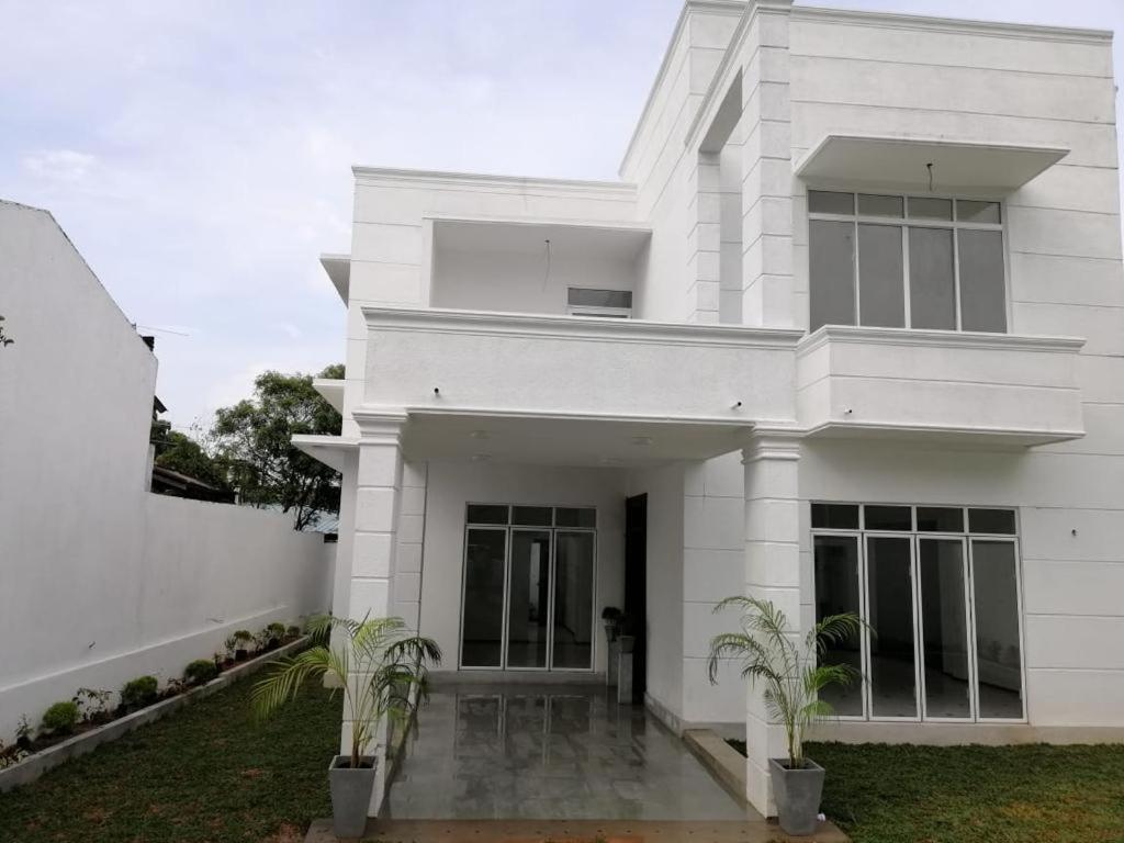 Vidushi Home Minuwangoda Esterno foto