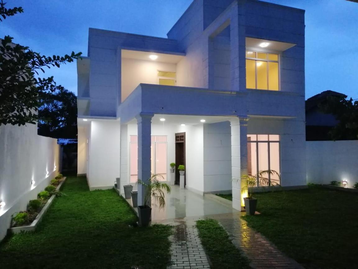 Vidushi Home Minuwangoda Esterno foto