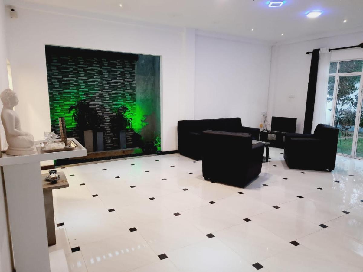 Vidushi Home Minuwangoda Esterno foto