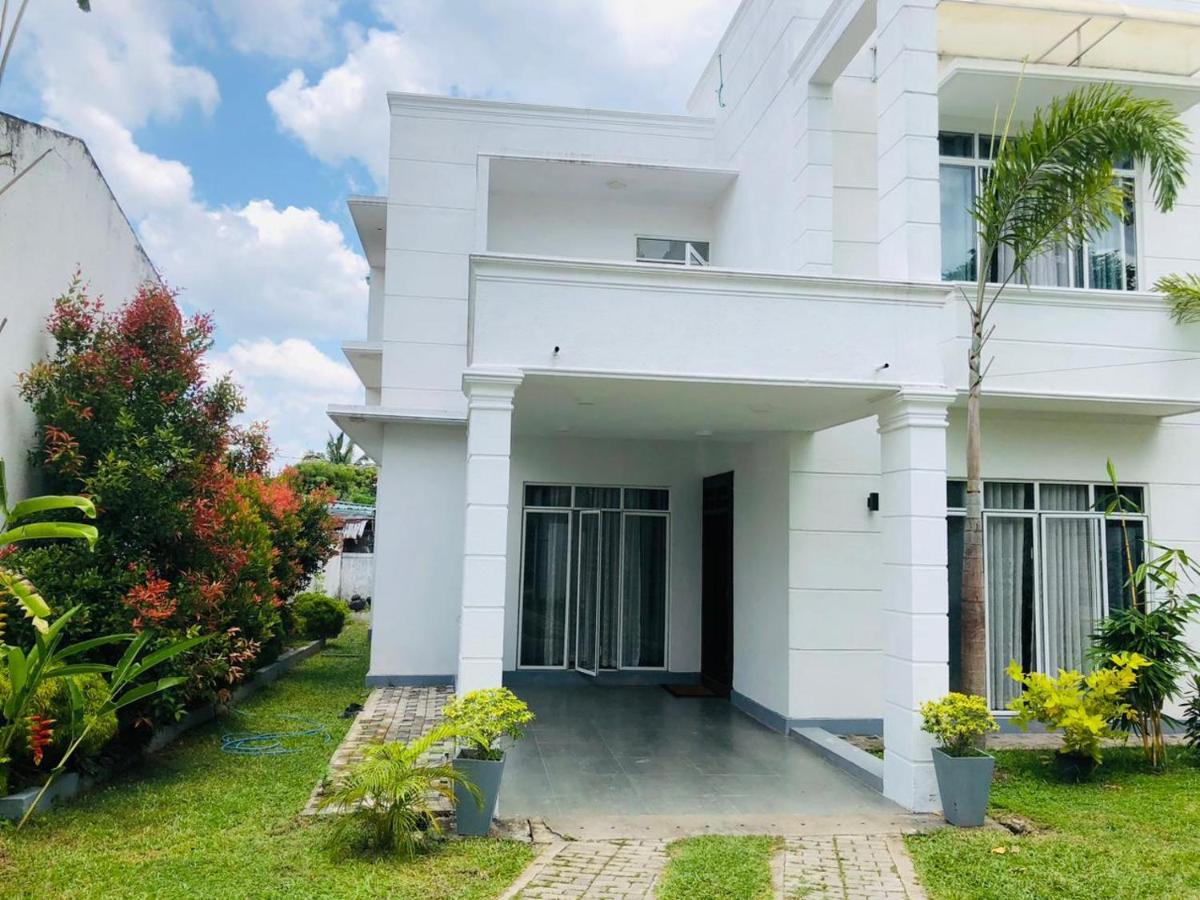 Vidushi Home Minuwangoda Esterno foto