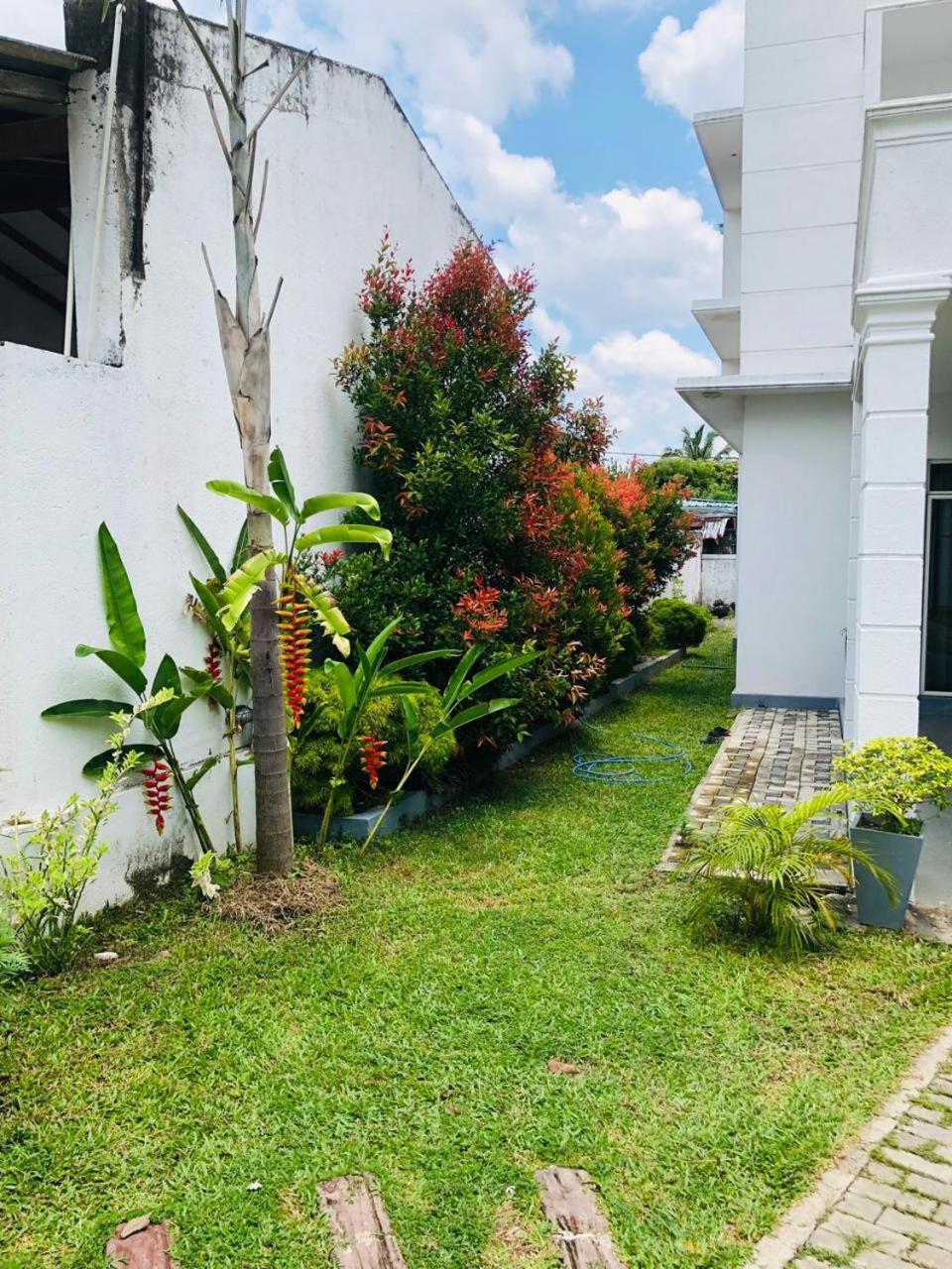 Vidushi Home Minuwangoda Esterno foto